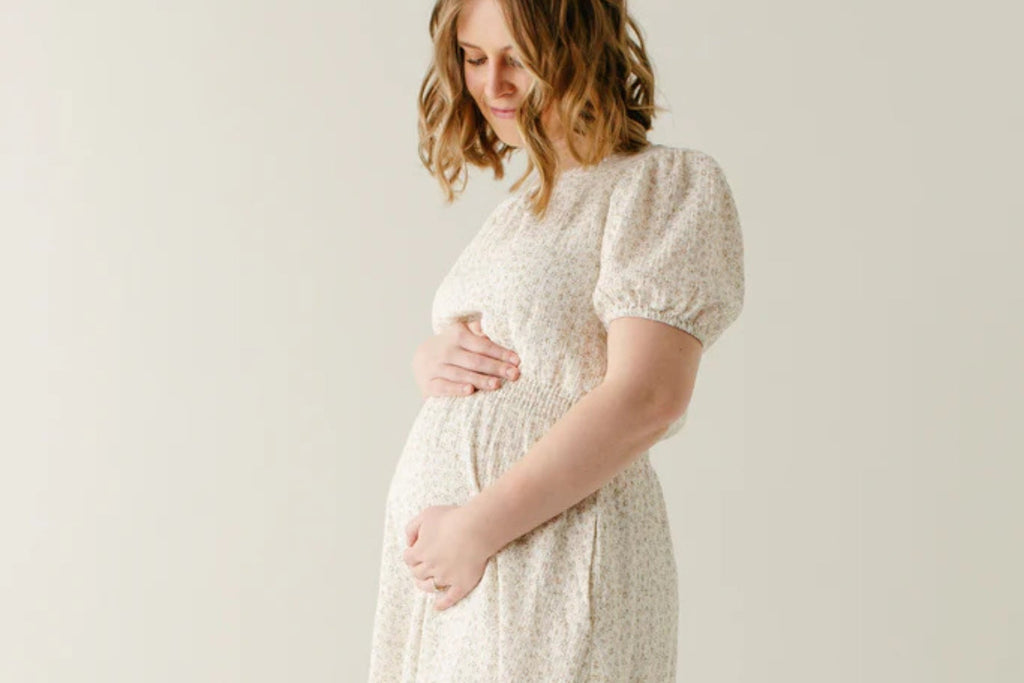 Modest Outfits for Pregnant Women: Wardrobe Tips & Essentials