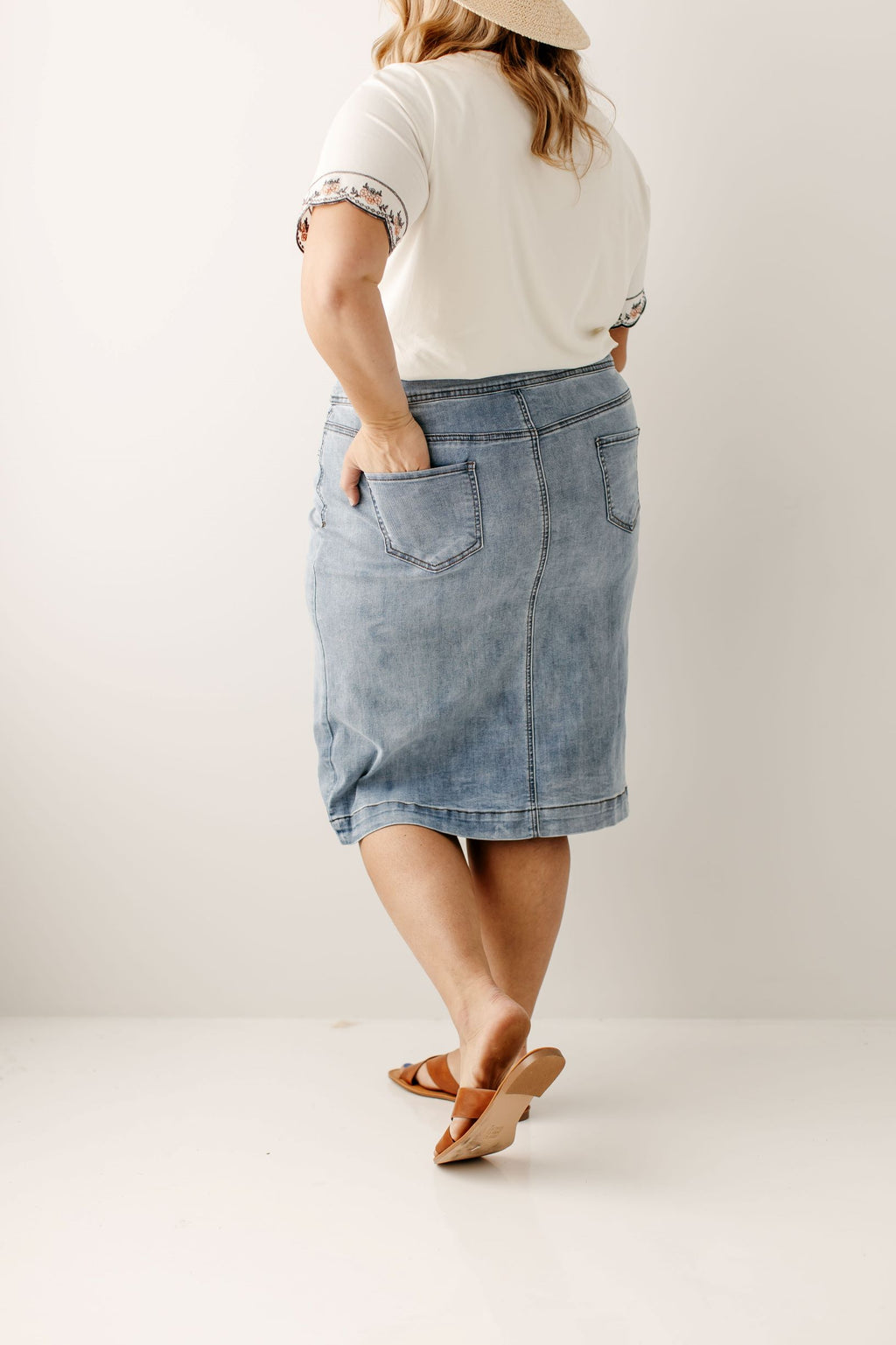 'Sara' Classic Knee Length Light Wash Denim Skirt 21