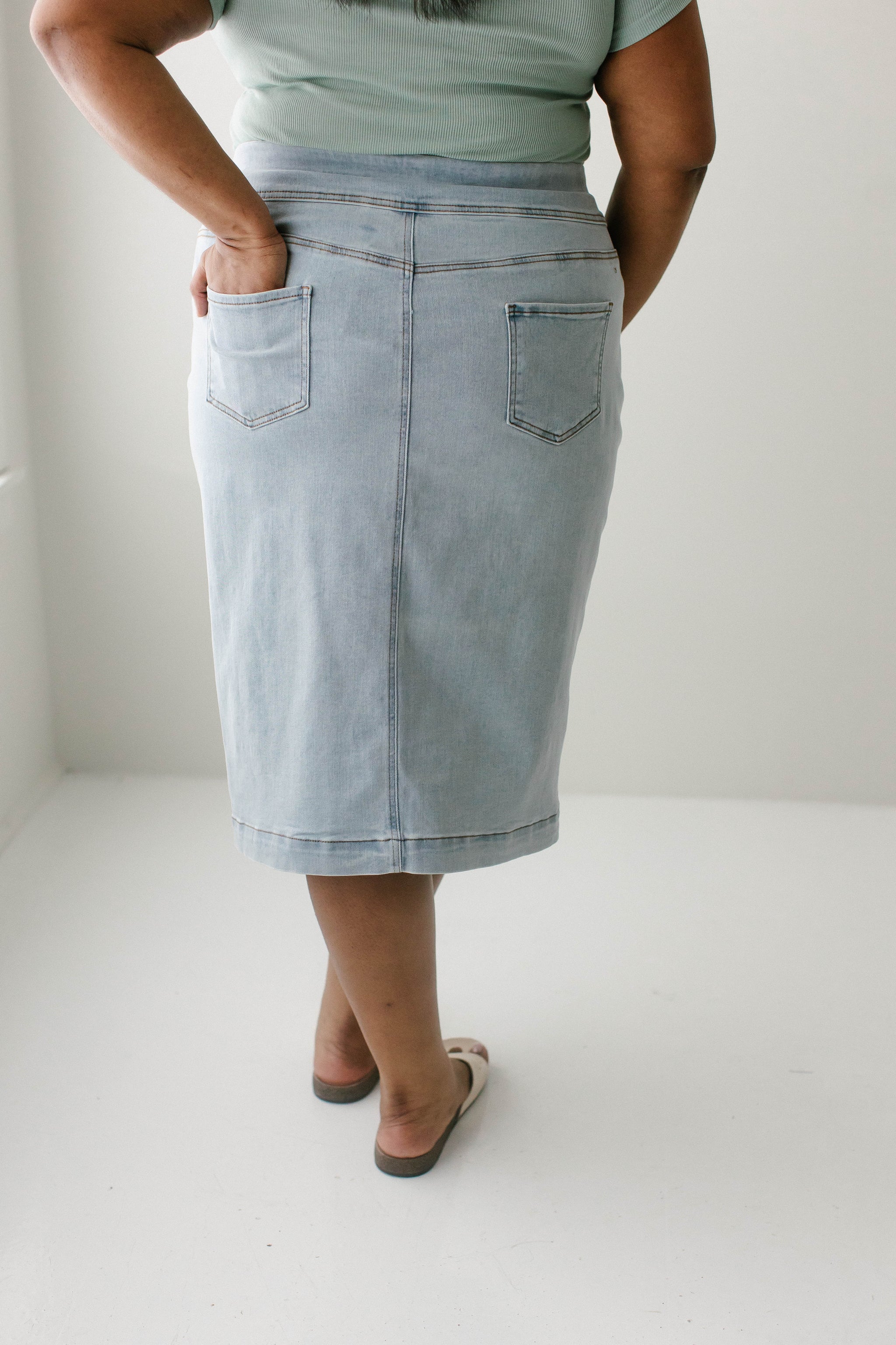 Sara' Classic Denim Skirt in Light Wash – The Main Street