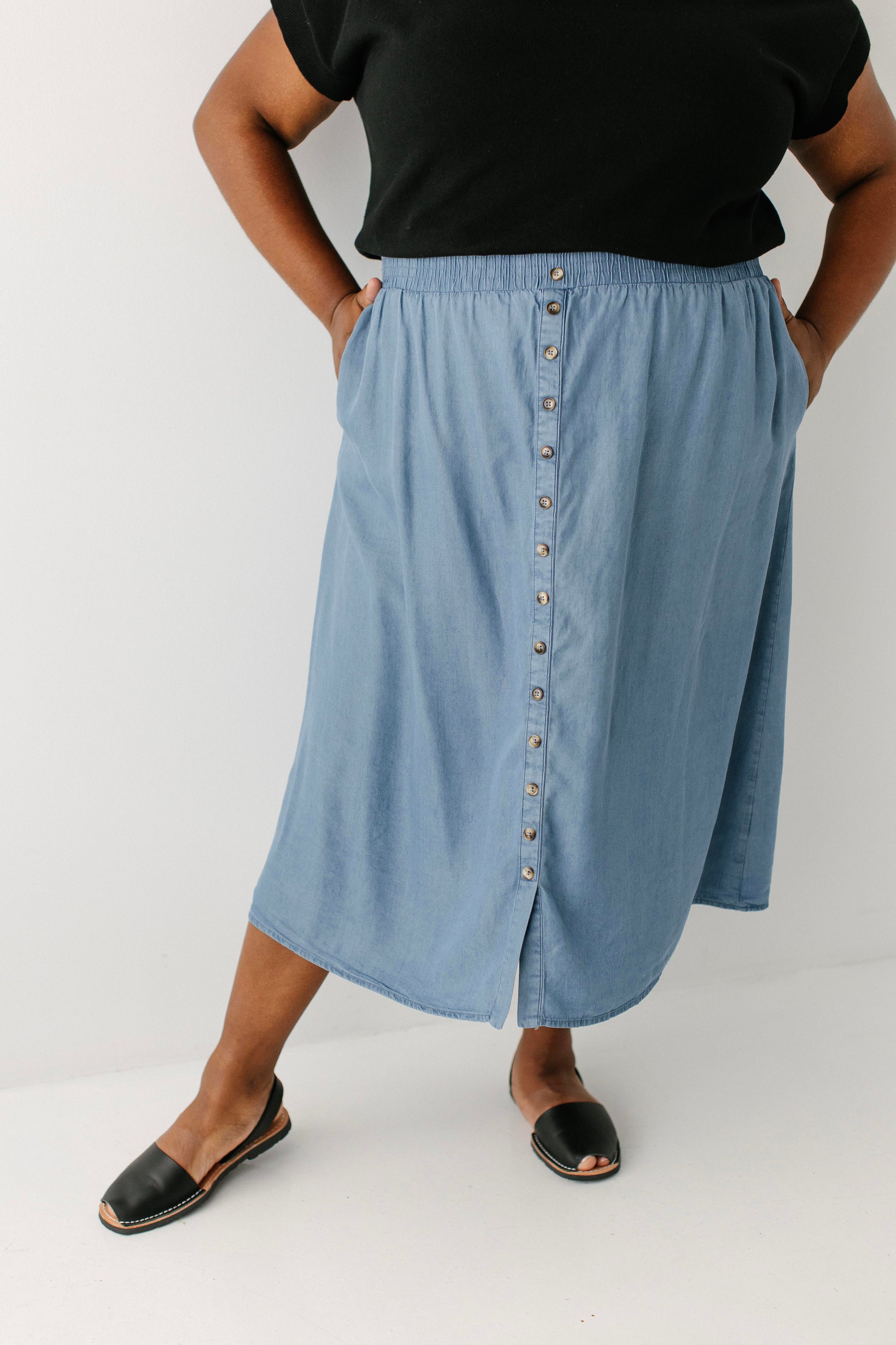 Greta Chambray Midi Skirt – The Main Street Exchange