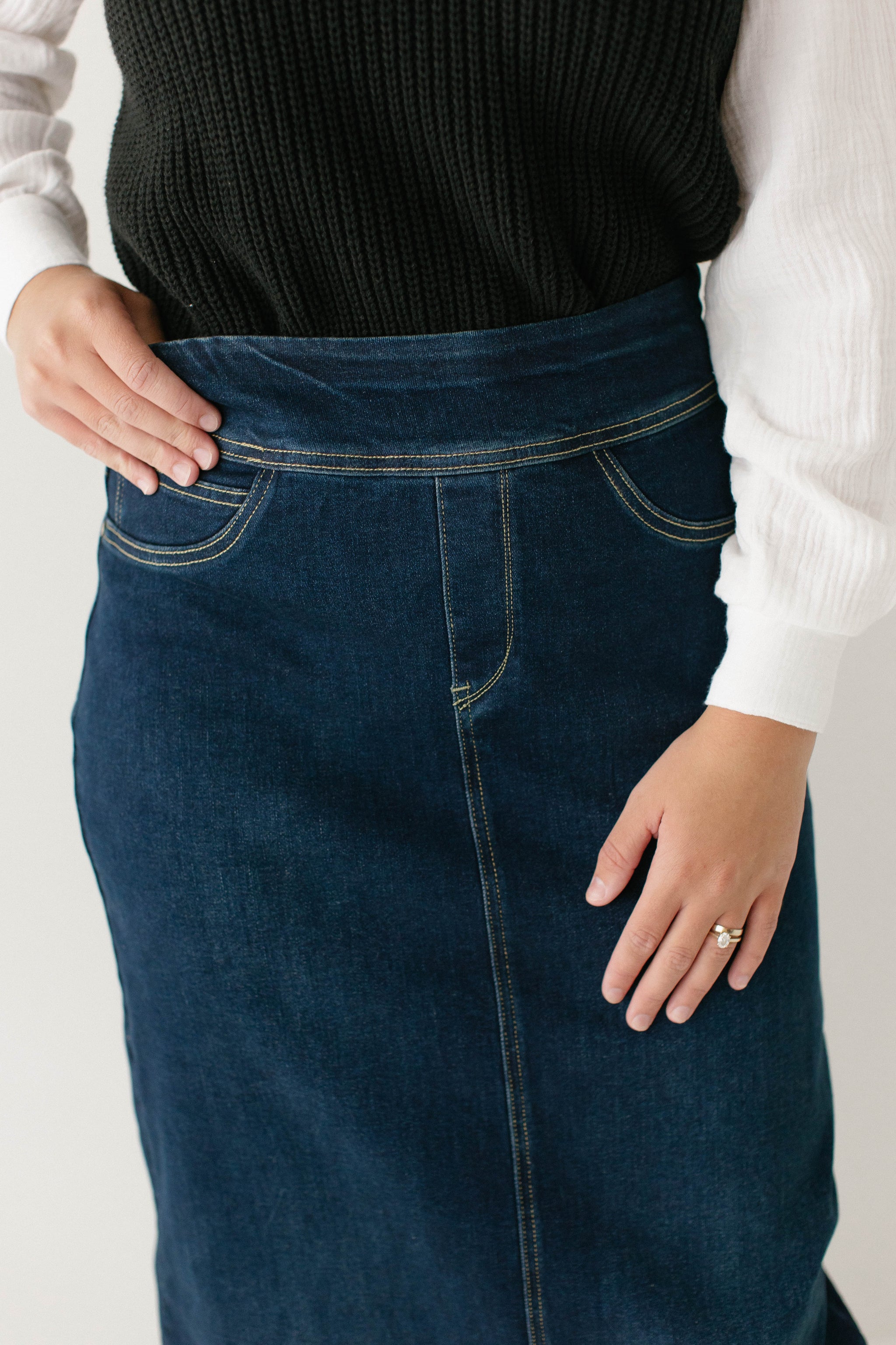 Sara' Classic Long Denim Skirt in Dark Wash – The Main Street Exchange