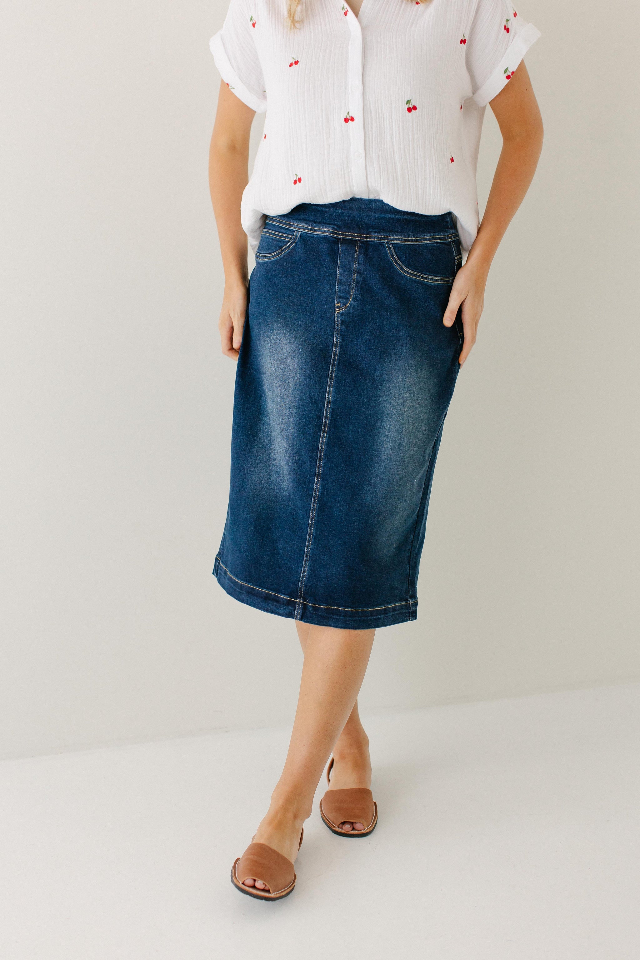 Sara' Classic Knee Length Dark Denim Skirt – The Main Street