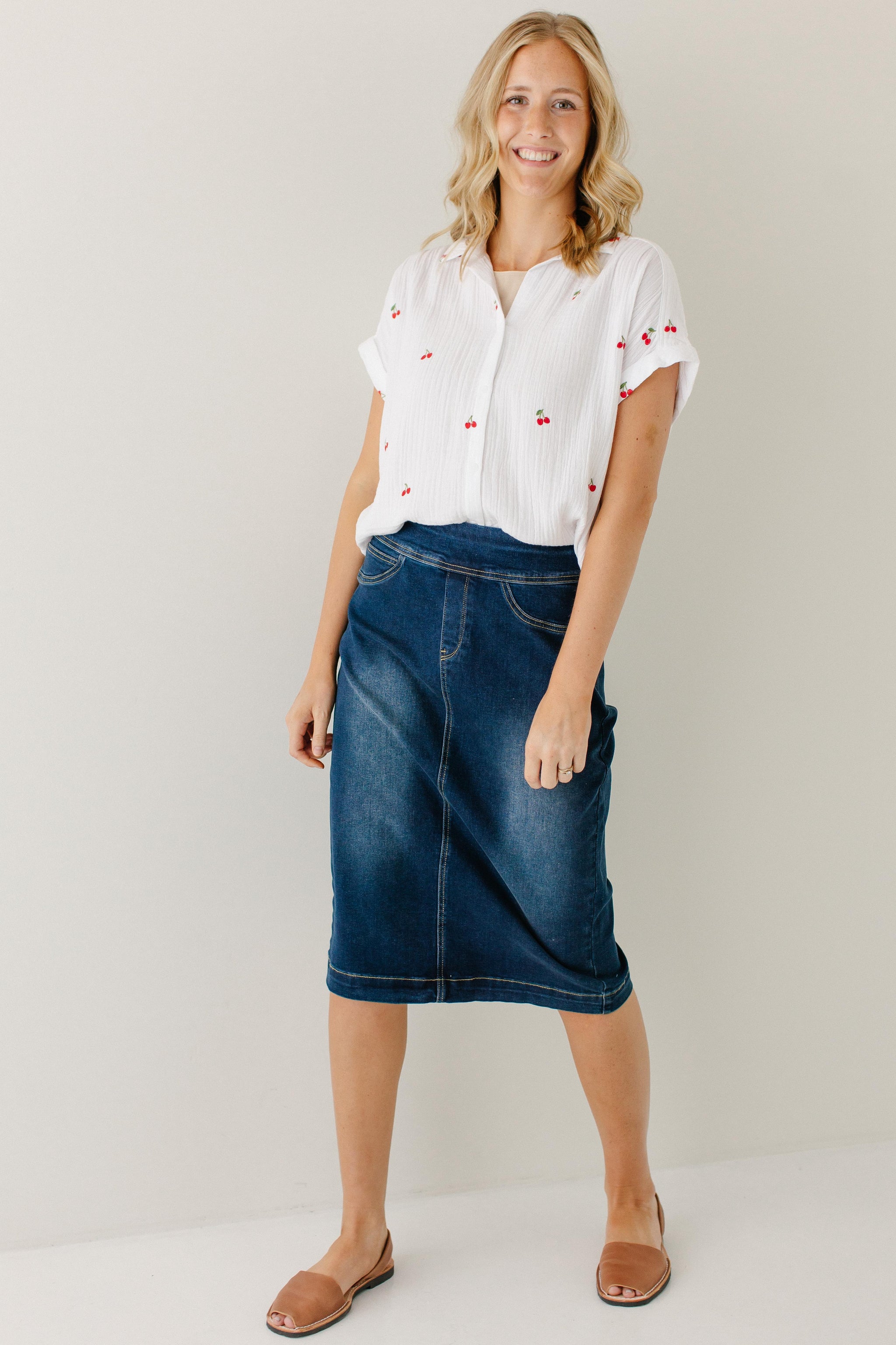Sara' Classic Knee Length Dark Denim Skirt – The Main Street