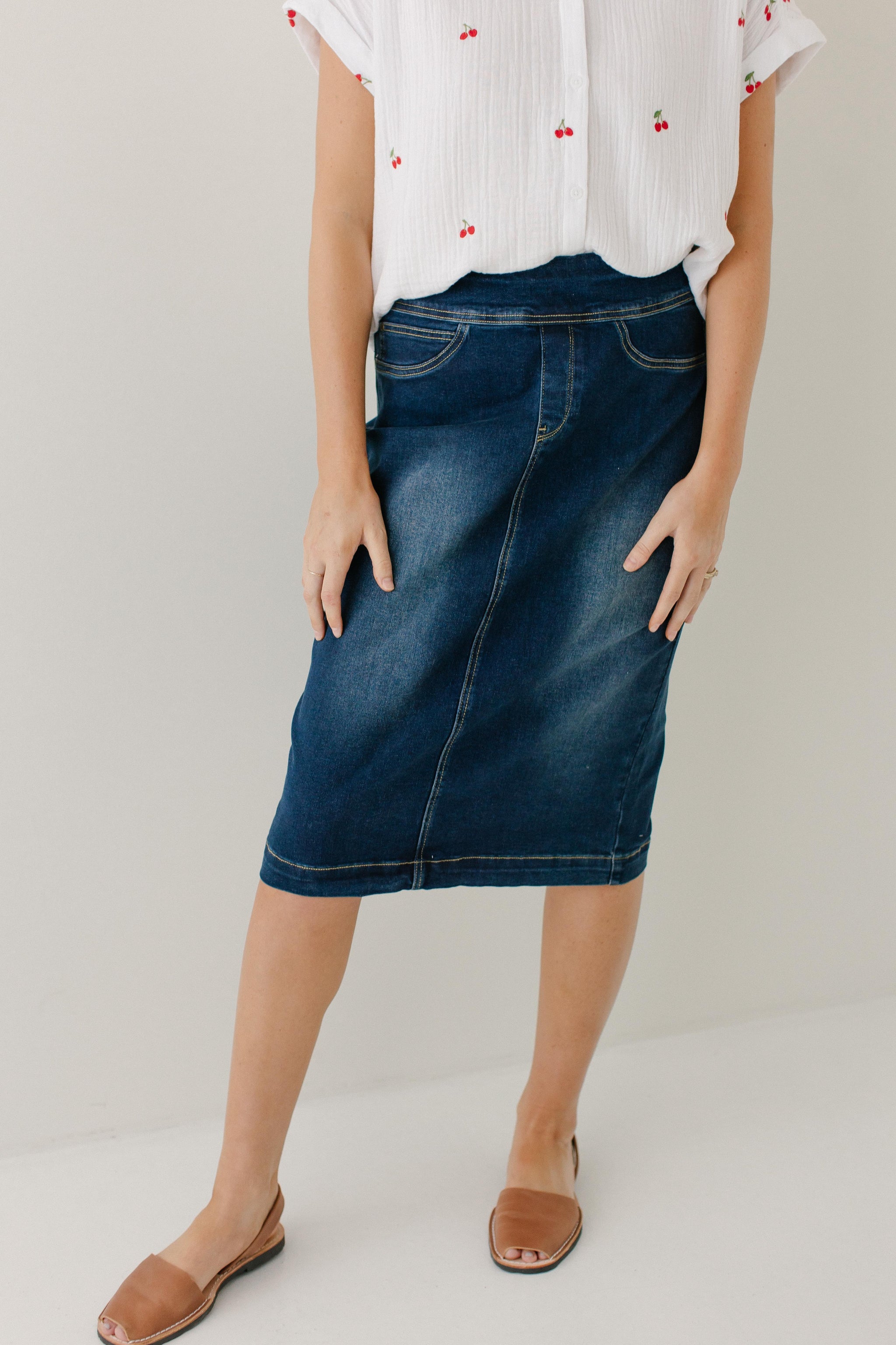 Sara' Classic Knee Length Dark Denim Skirt – The Main Street
