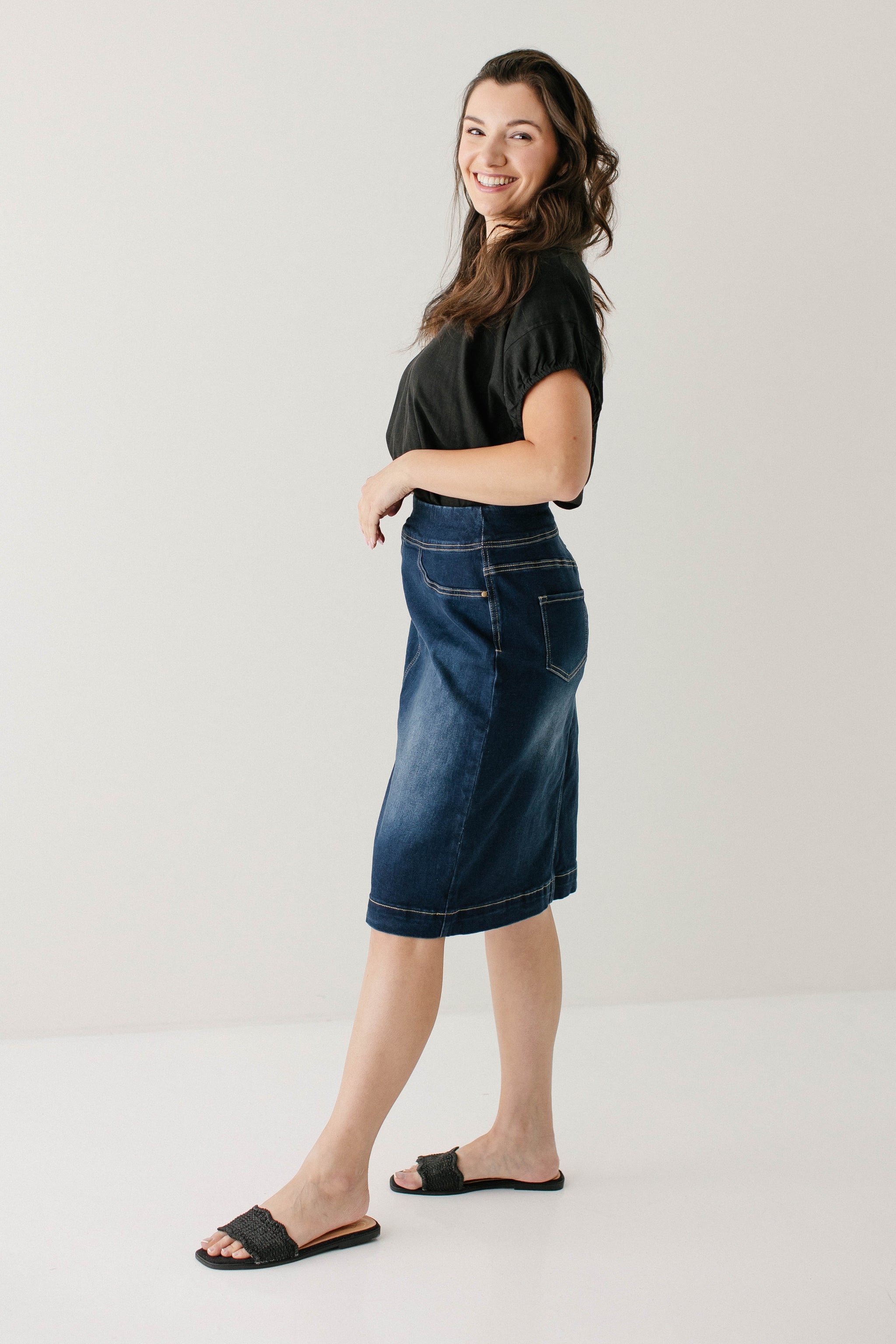 Sara Classic Stretch Denim Skirt FINAL SALE – The Main Street Exchange